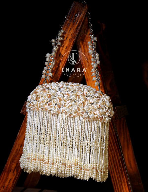 The Mia pearl hanging oval clutch